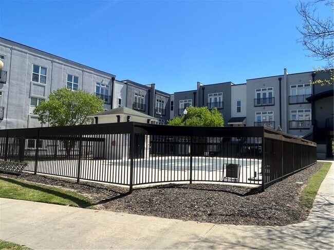 Building Photo - 502 Pryor St SW