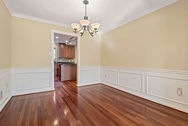 Building Photo - 8015 Merry Oaks Ln