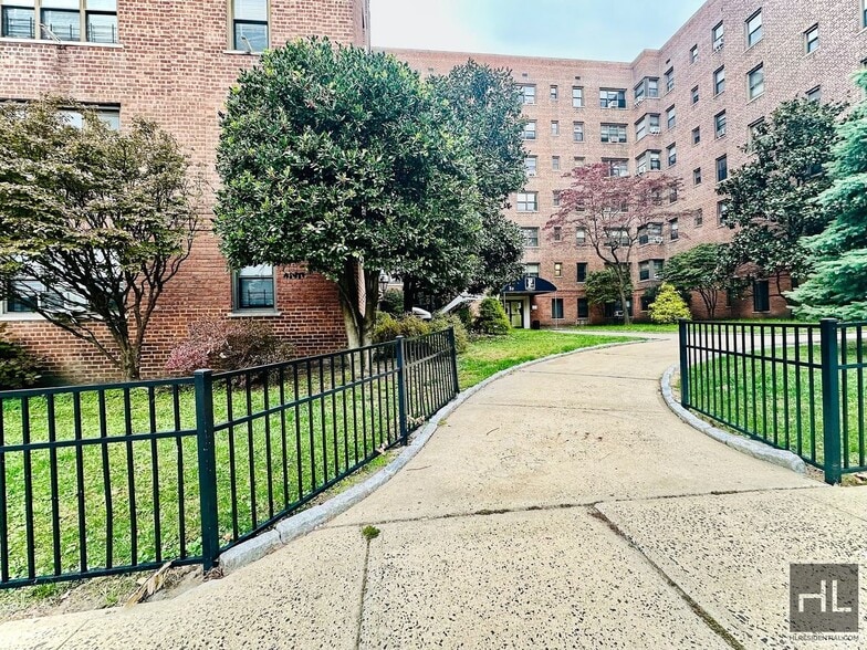 Primary Photo - William Street