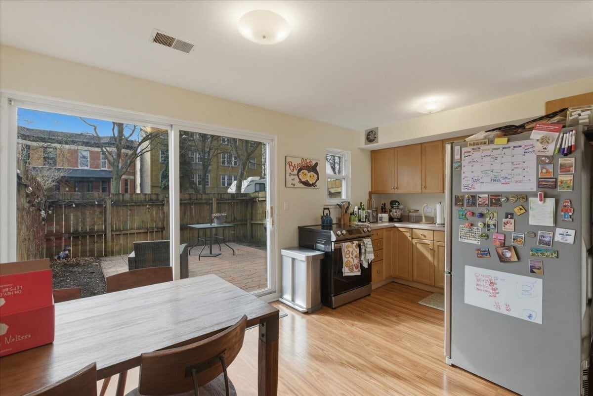 Building Photo - 1631 W Belle Plaine Ave