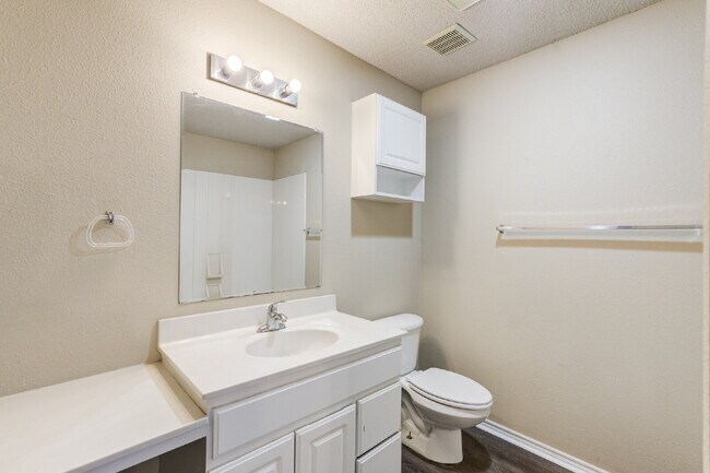 Building Photo - 3/2/2 plus a large basement on a Cul-de-Sac!