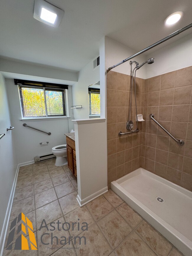 Building Photo - Spacious 5 Bedroom 3 Bath + Den Single Family Detached Home