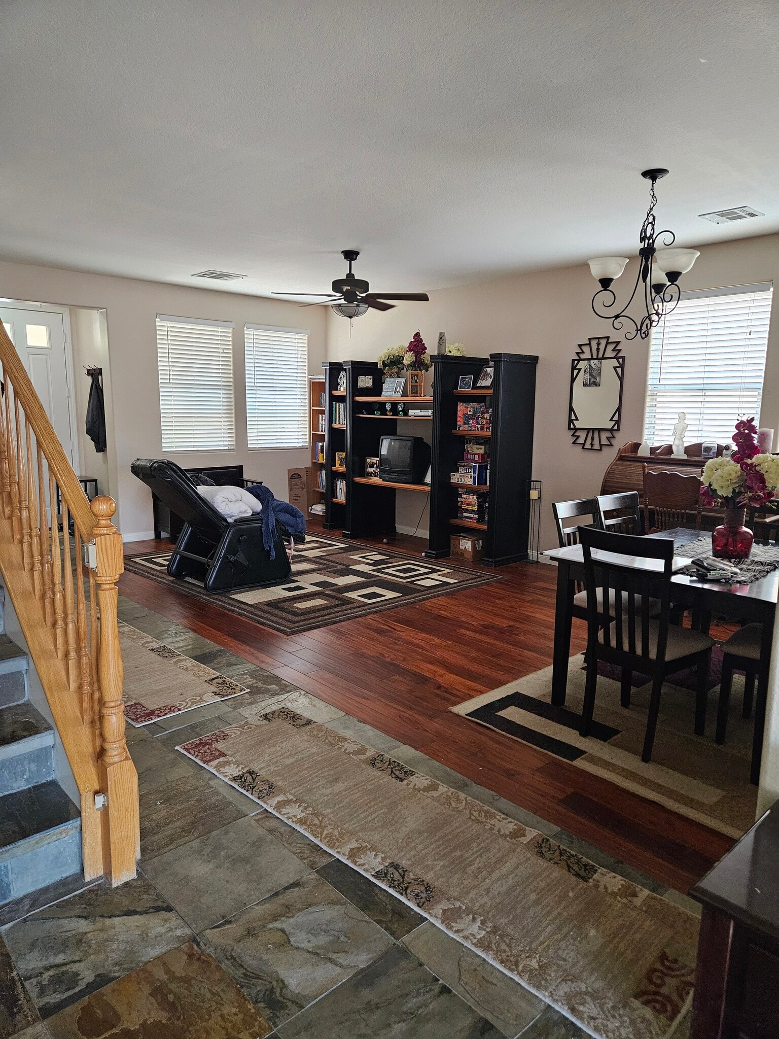 Livingroom - 7204 Mountain Den Ave