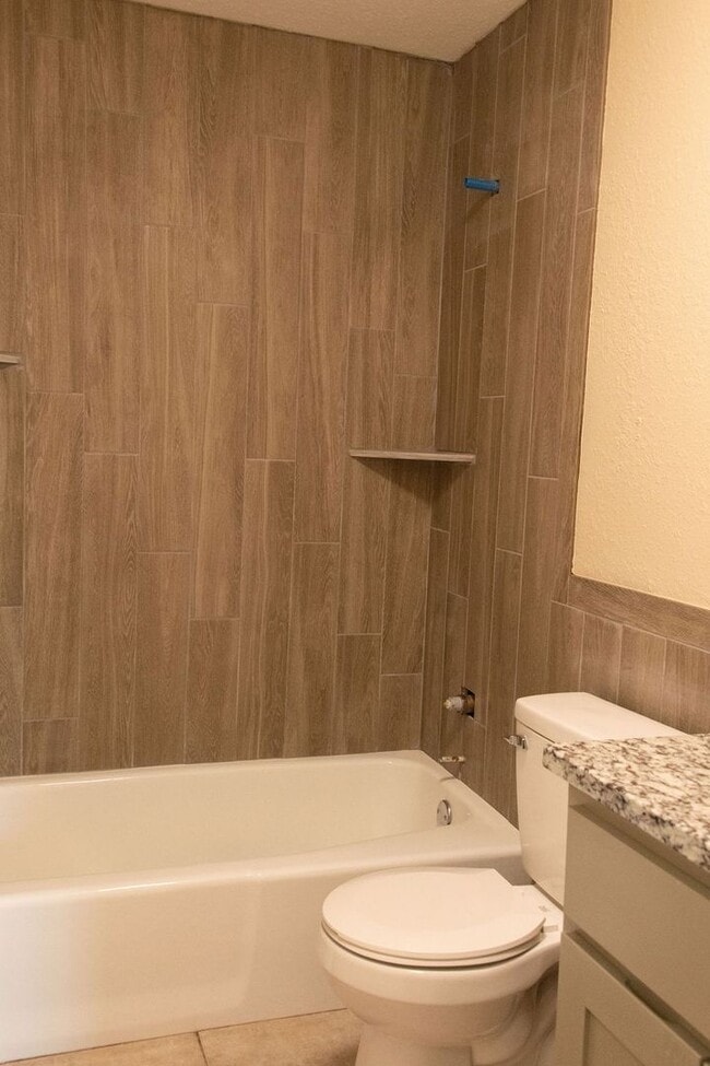 Building Photo - Newly Remodeled 3/2/1 on Wooded Lot