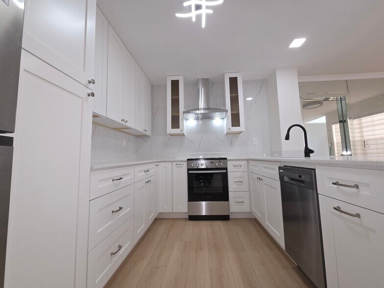 Building Photo - 5305 Buckhead Cir