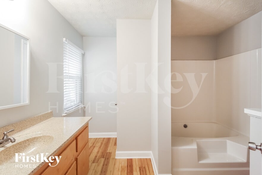 Building Photo - 675 Woodcrest Manor Dr