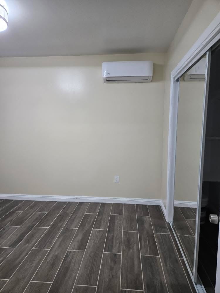 10x17 bedroom - 2722 W 73rd St