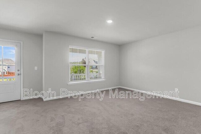Building Photo - 425 Ribiero Dr