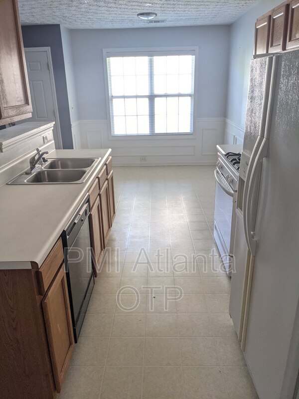 Building Photo - 2150 Lenox Ave