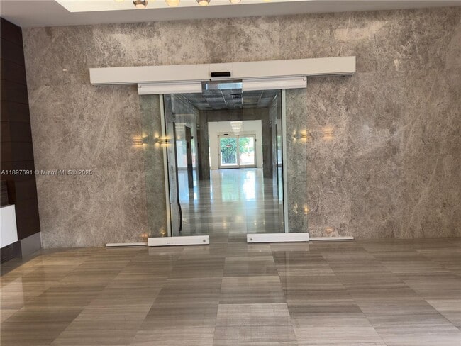 Building Photo - 100 Bayview Dr