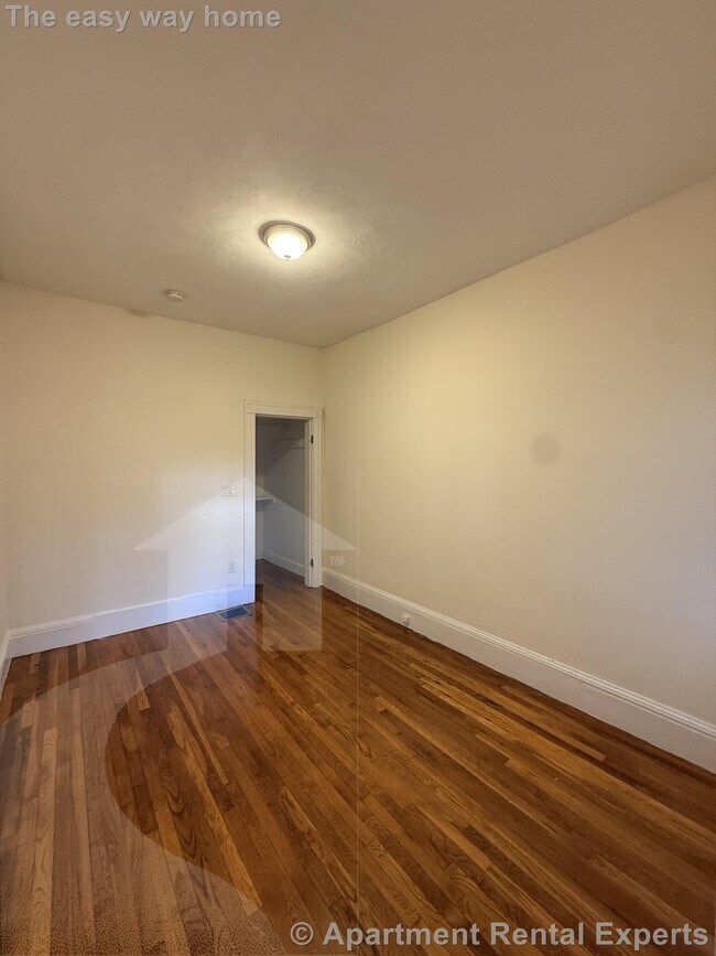 Building Photo - 55 Bonair St
