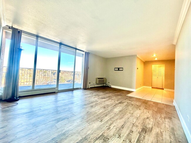 Building Photo - Cozy 1 Bed 1 Bath Condo in Denver Around t...