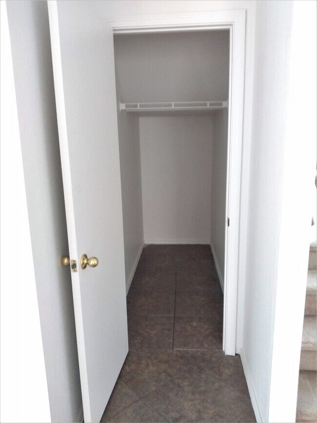 Building Photo - 3BR, 2.5BA, 2CG