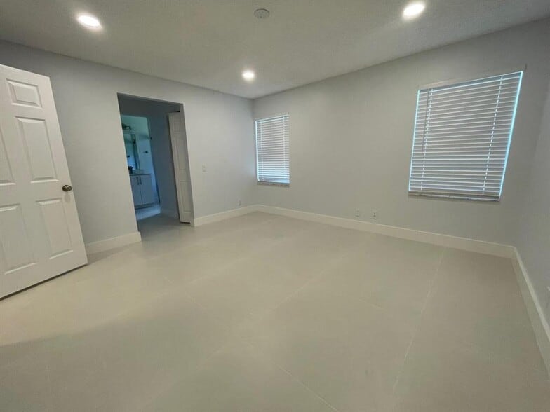 Building Photo - 1630 Zenith Way