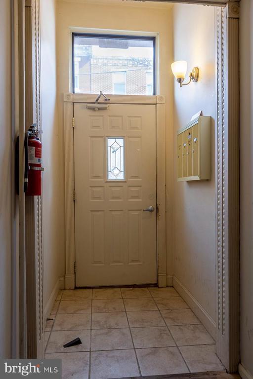 Building Photo - 626 S 19th St