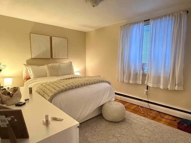 Building Photo - 197 Kent St