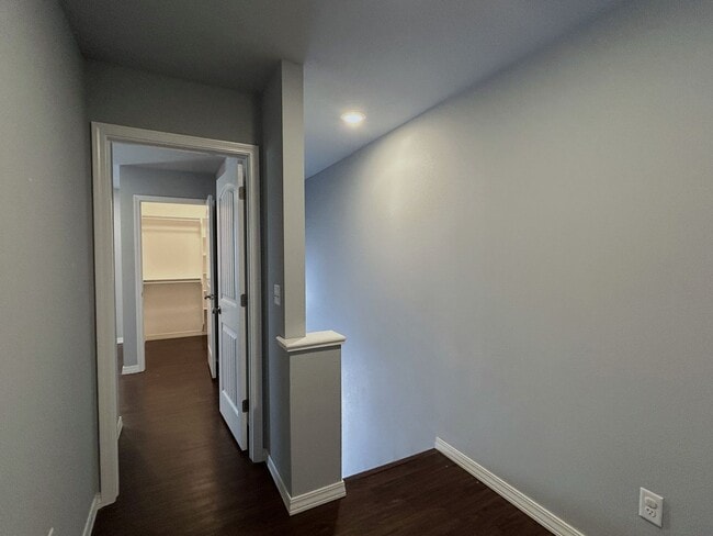 Building Photo - 624 N 6th St
