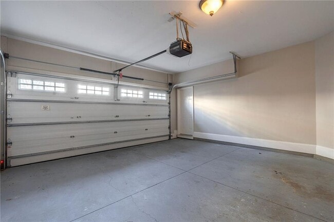 Building Photo - 2767 Durham Dr NE