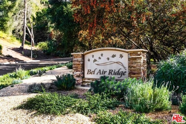 Building Photo - 10221 Briarwood Dr