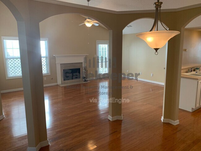 Building Photo - 30 Courtyard Ln