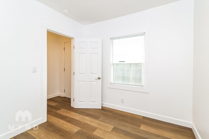 Building Photo - 702 Dixieanne Ave