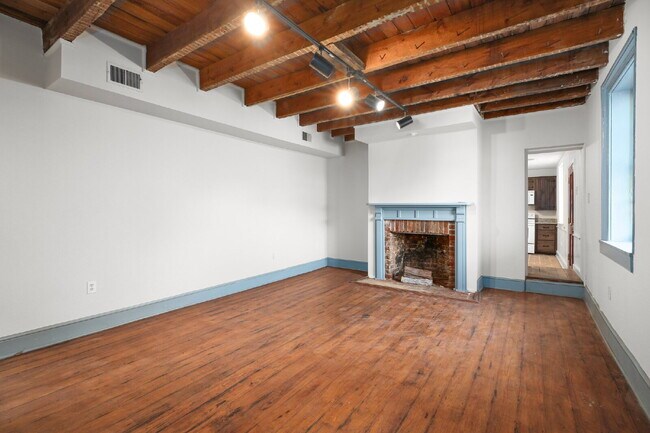 Building Photo - 710 Caroline St