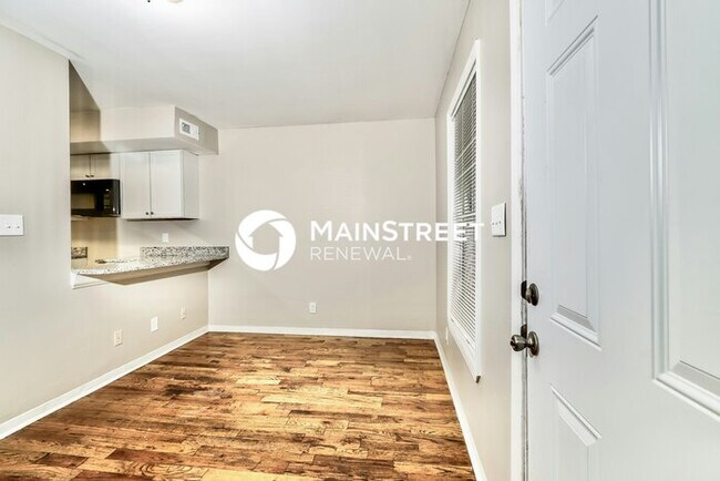 Building Photo - 3 Bedroom Pet-Friendly Home in Louisville, KY with Main Street Renewal