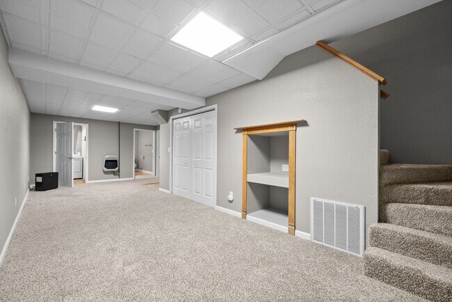 Building Photo - 4 Bedroom Home For Rent in St. B Area of Clarksville!