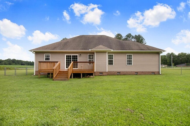 Building Photo - ADORABLE 3 BR | 2 BA Home in Goldsboro *Lawn Care Included!*