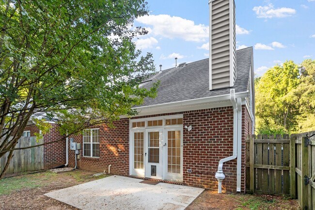 Building Photo - 3301 Philmont Dr