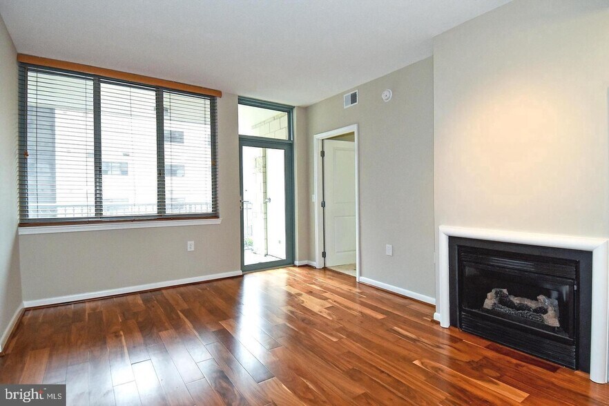 Building Photo - 851 N Glebe Rd