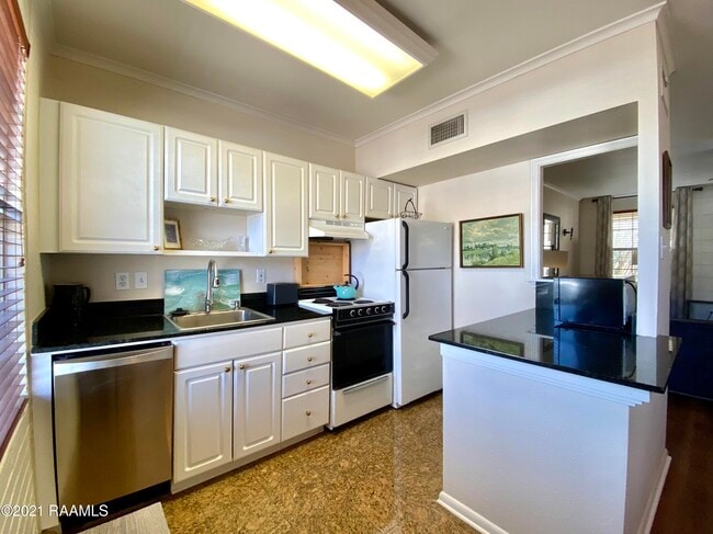 Building Photo - 213 Bendel Rd