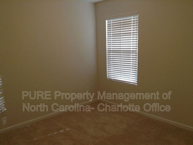 Building Photo - 613 Oak Forest Lane