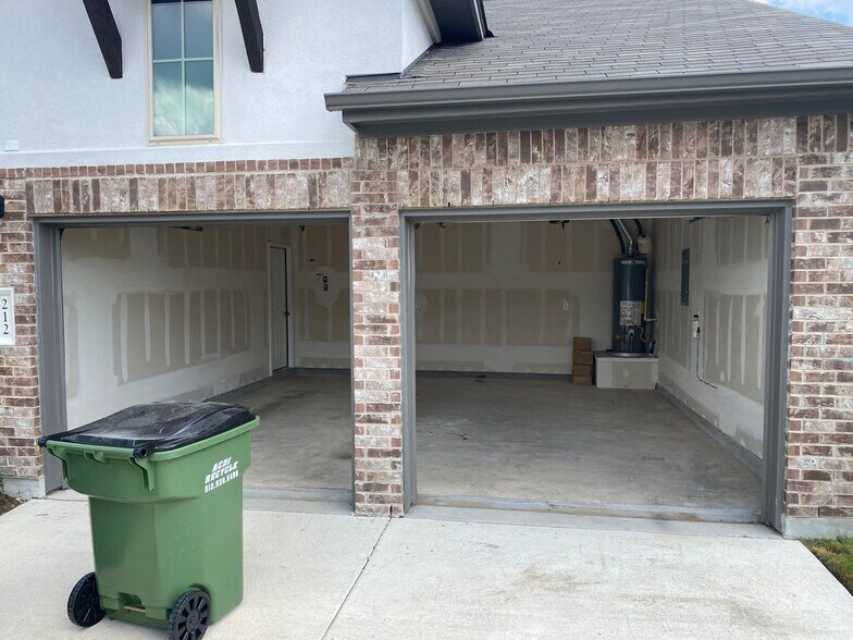 Building Photo - 212 Callahan Ln