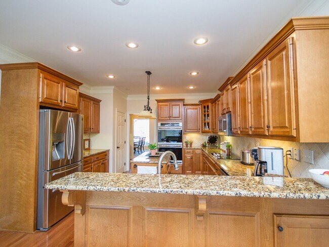 Building Photo - Lake Forest Subdivision. Enjoy all the amenities!