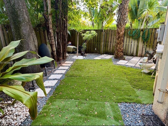 Building Photo - 407 SW 5th St