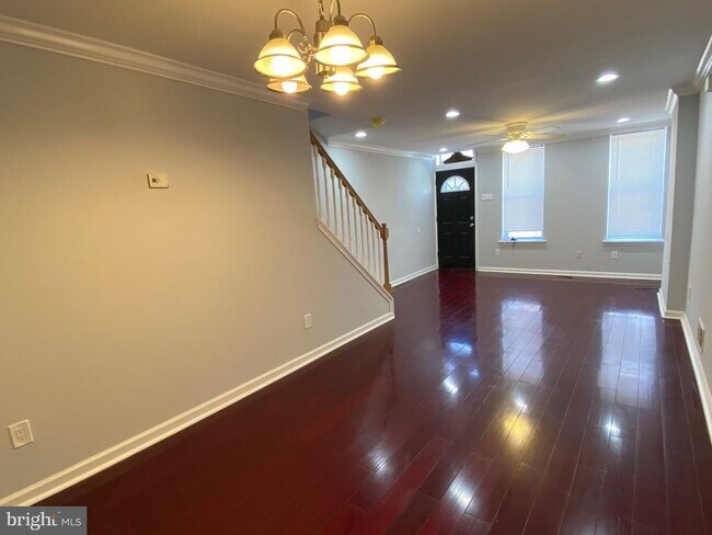 Building Photo - 1523 S Opal St