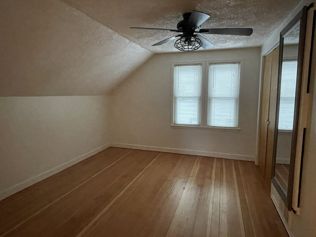 Building Photo - 304 S 1st St