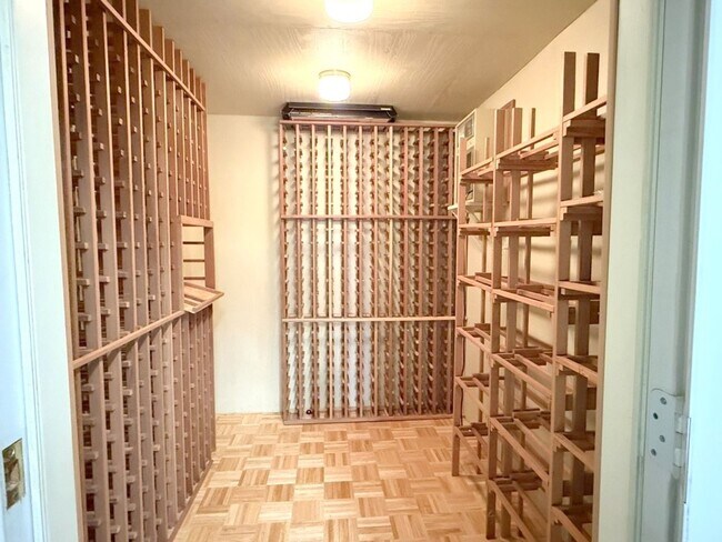 Building Photo - Beautiful custom one story estate located on one of the most desirable streets in Blackhawk Count...