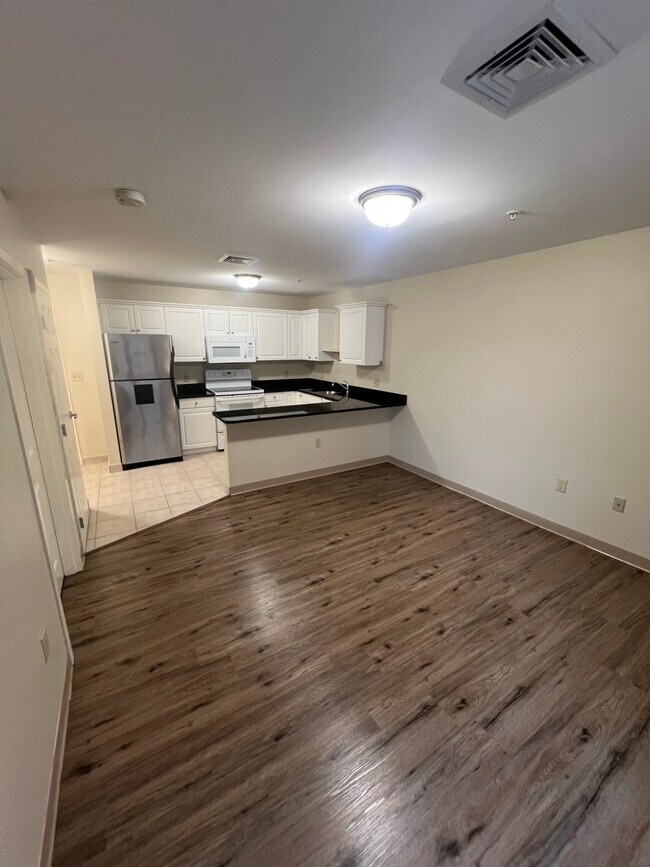 Building Photo - 10 Florence St