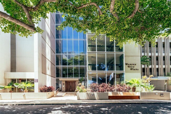 Building Photo - 2 bedroom, 2 bath, 1 parking Banyan Tree Plaza (Punahou)