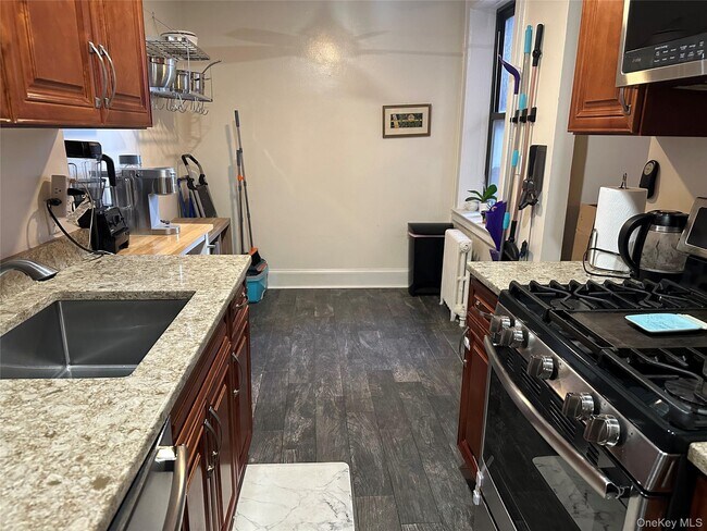 Building Photo - 312 Main St