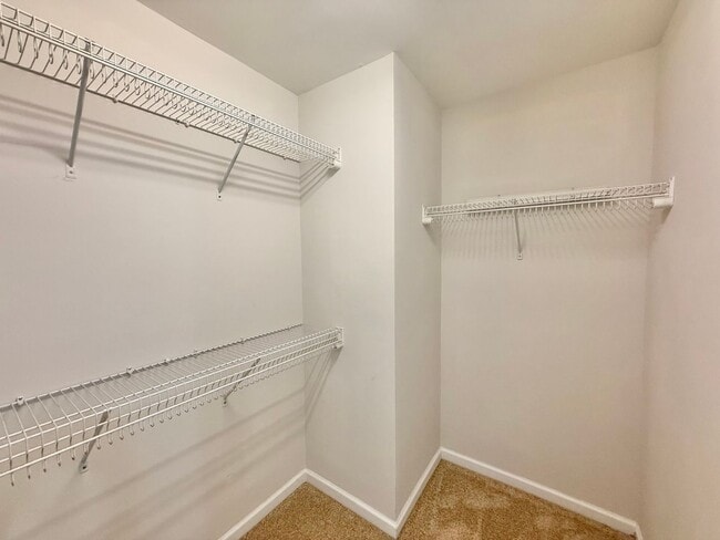 Building Photo - Charming 2BD, 2.5BA Apex Townhome in a Pri...