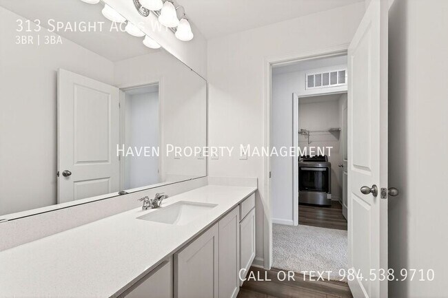 Building Photo - 313 Spaight Acrs Wy