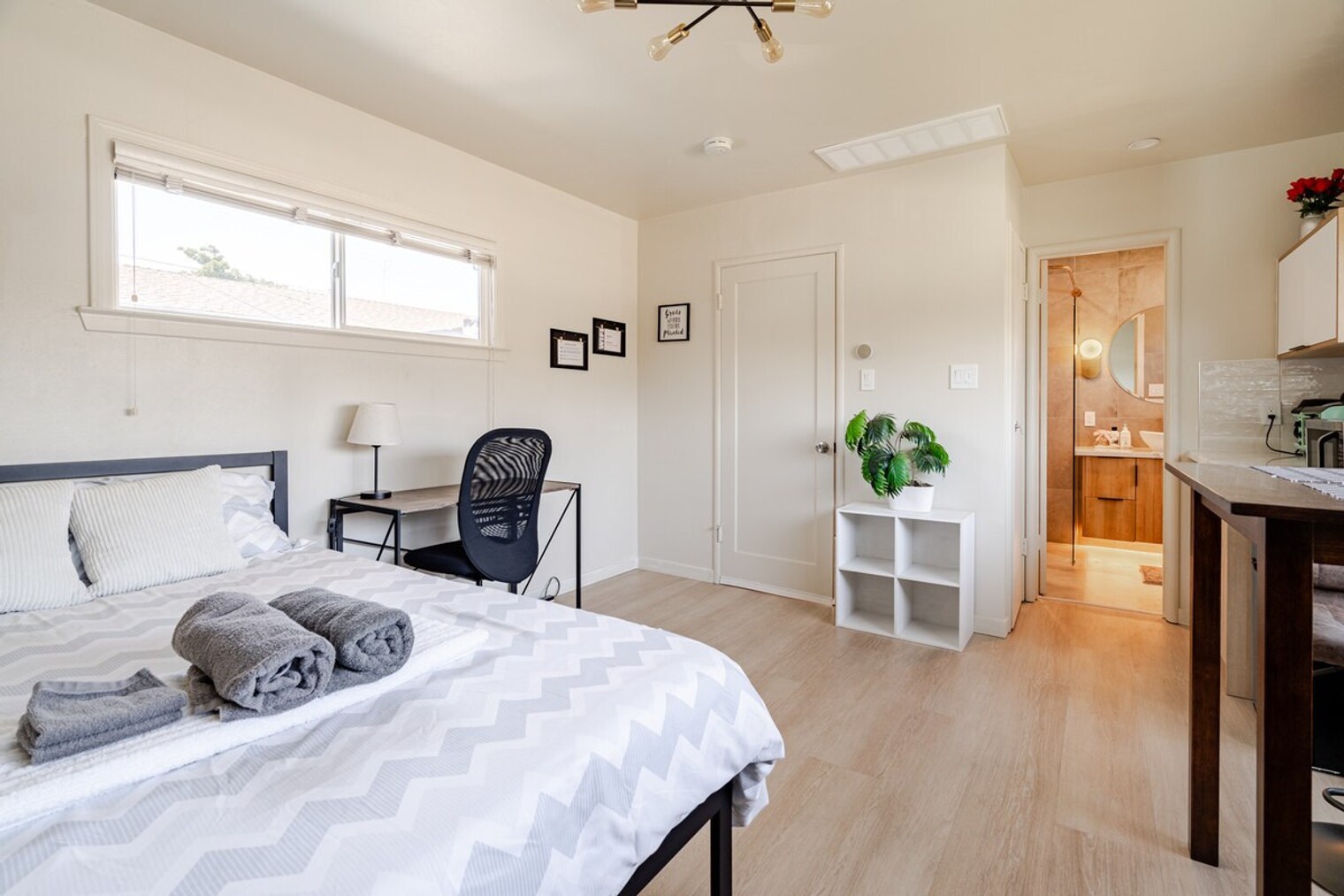 Building Photo - 945 Maryann Dr