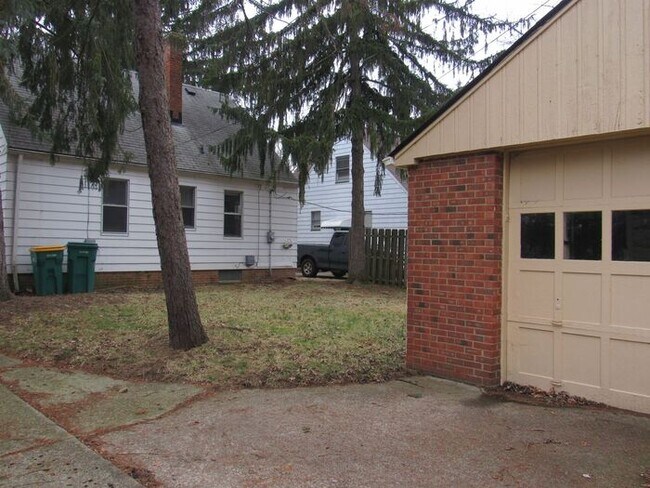 Building Photo - Charming 3BD Home In Maple Hts.
