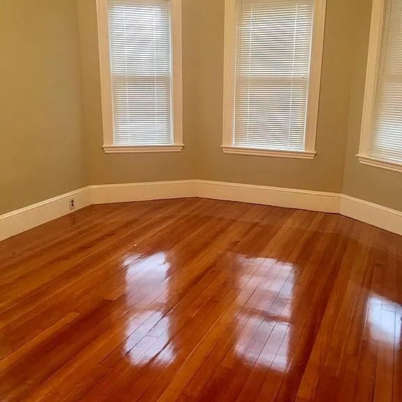 Building Photo - Available NOW! Spacious 3 BED 1 BATH in quiet neighborhood