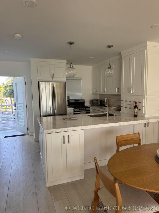 Building Photo - 1041 Hillsboro Mile