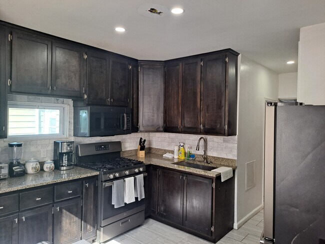 Building Photo - 34 N Terrace Ave