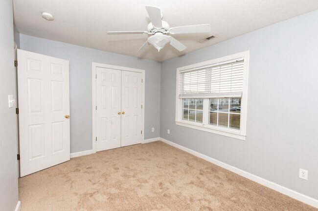 Building Photo - 104 Streamwood Dr